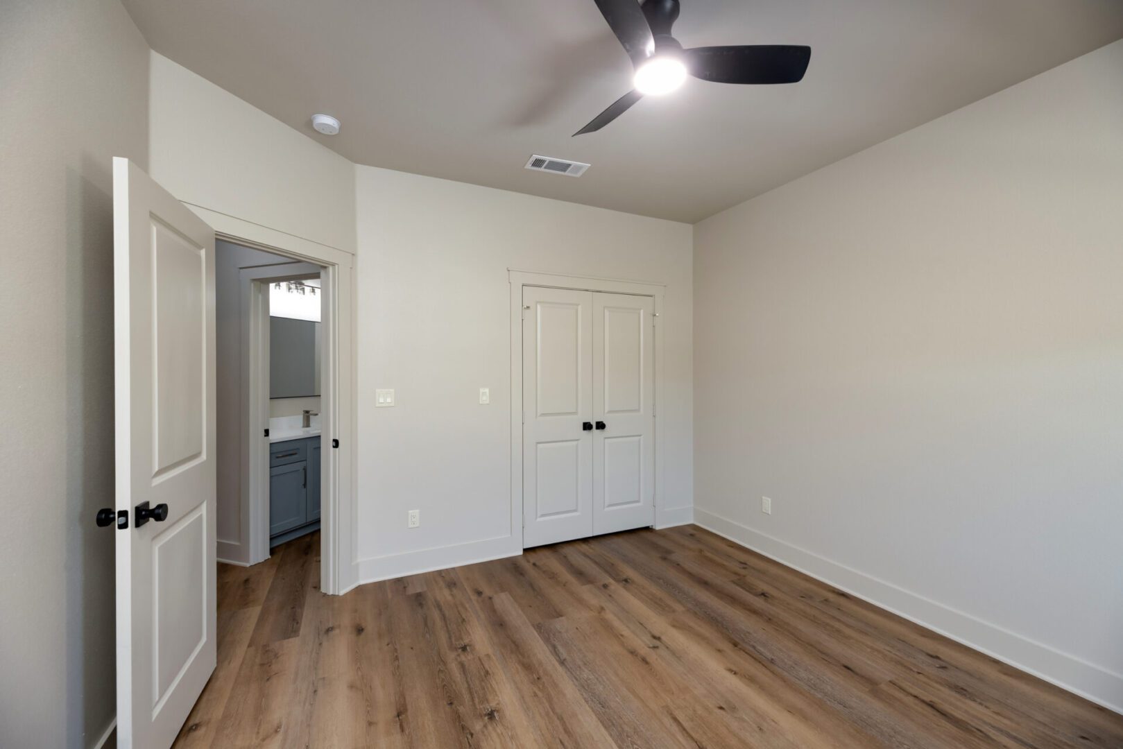 Empty room with wooden floor and closet
