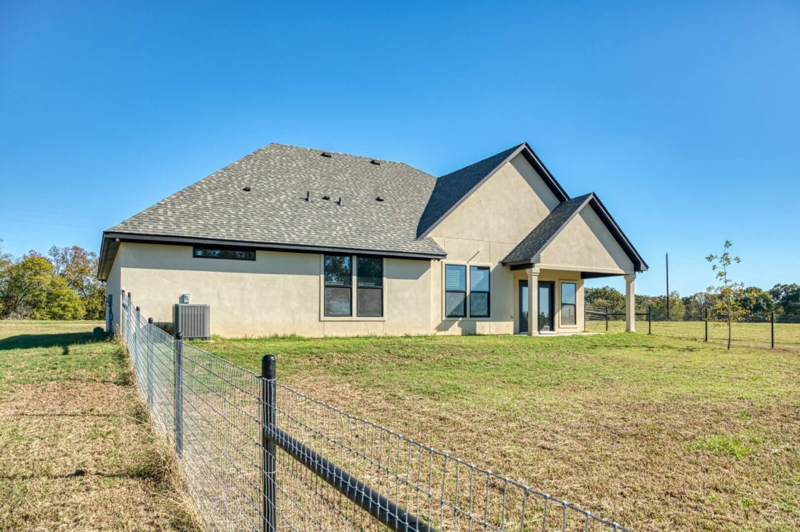 House with large yard and fence